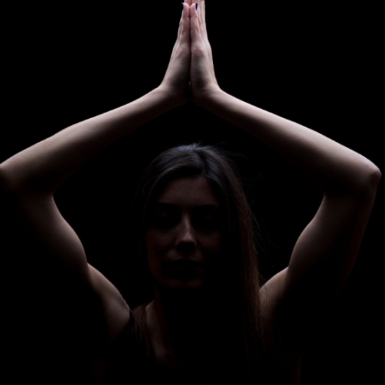 Kvinde i yoga pose