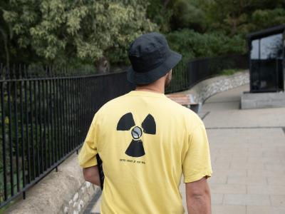 Foto af mand i A-kraft t-shirt